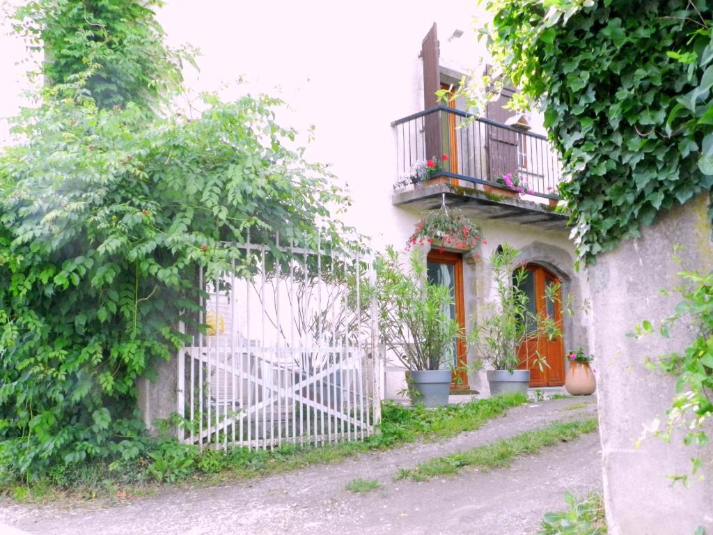 Gite Les Platanes Sainte-Helene-du-Lac Exterior foto